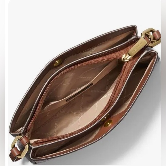 NWT Michael Michael Kors Trisha Leather Medium Triple
Compartment Crossbody - Picture 5 of 7
